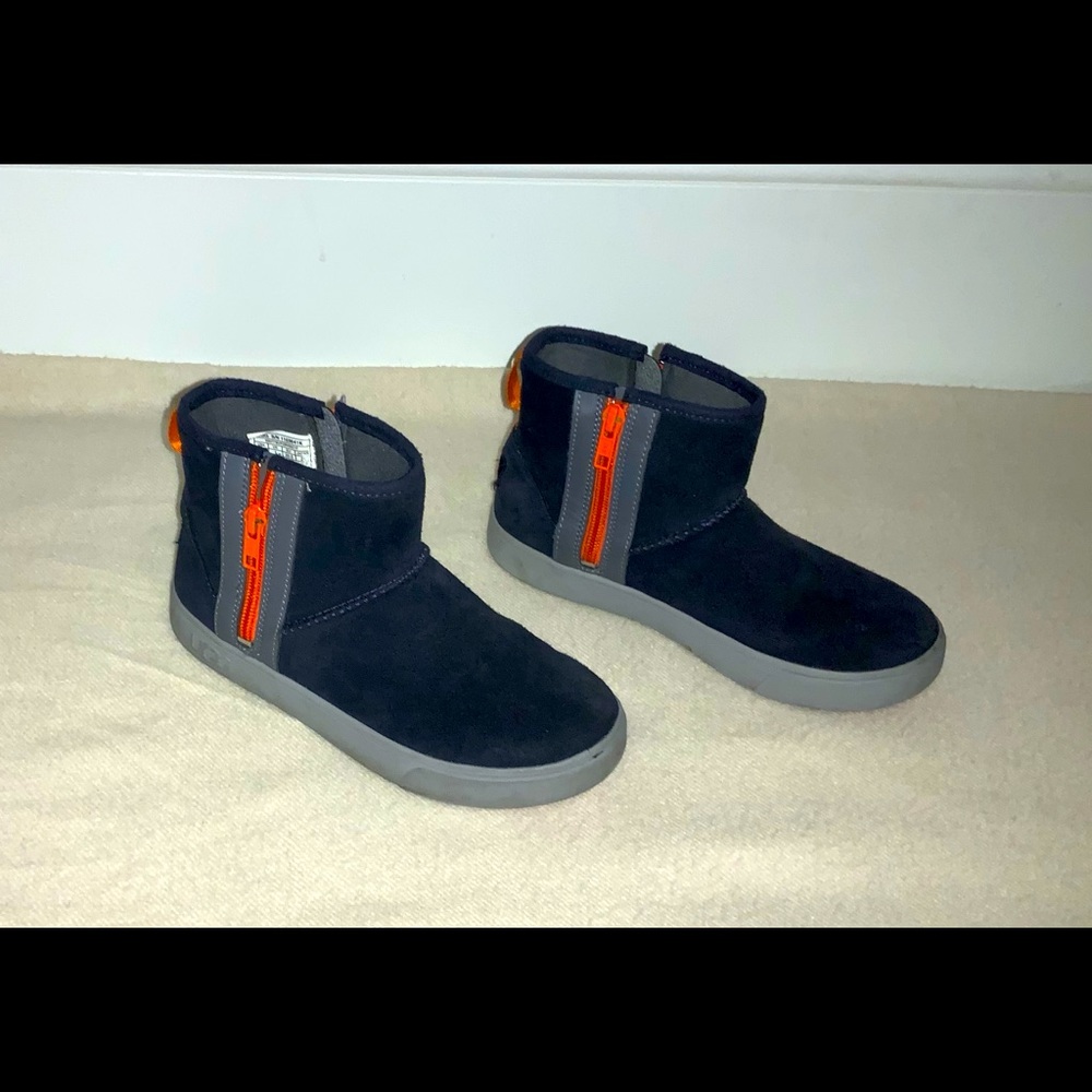 Boys UGGS size 2